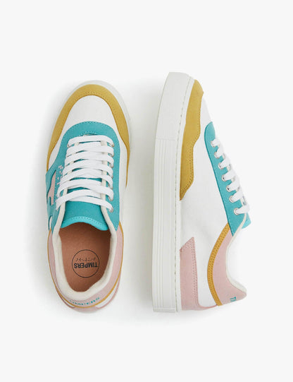 Zapatilla de hombre y mujer. Zapatilla unisex. Zapatilla de estilo más deportivo. El color que predomina es el rosa, azul y amarillo.La zapatilla tiene detalles en blanco. Los cordones son color blanco al igual que la suela.